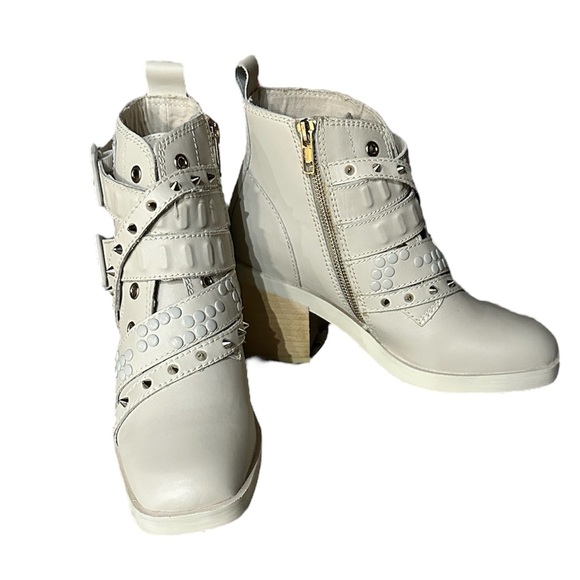 Kelsi Dagger Shoes - Like New Kelsi Dagger Beige High Heel Ankle Boots | Size 7